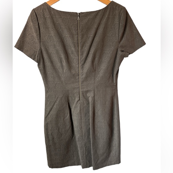 NWT Tahari textured sheath dress in gorgeous deep olive size 10. - Picture 2 of 9